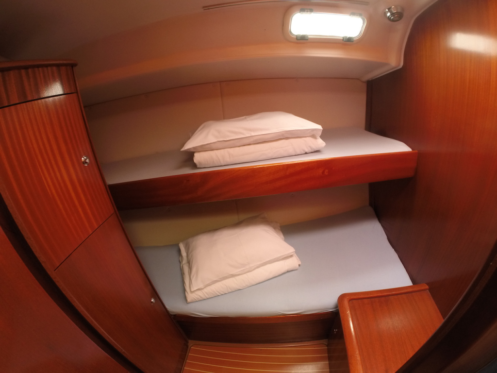 accommodation-bavaria44-bed-bunks-starboard-cabin
